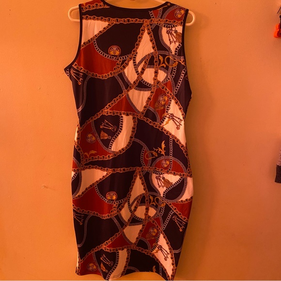 Women’s curvy chains Printed Sleeveless Round Neck Bodycon Dress - Picture 3 of 5